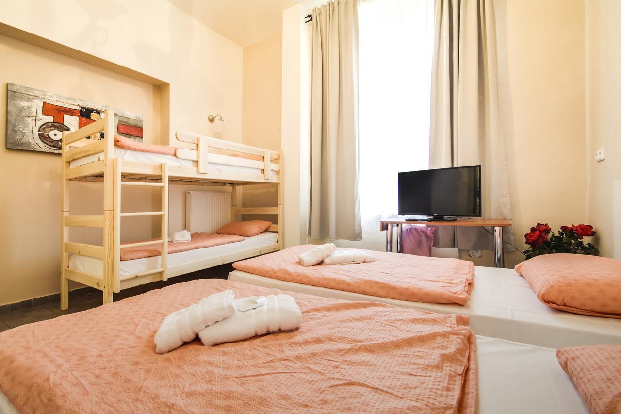Aparthotel Zarra Praag Buitenkant foto