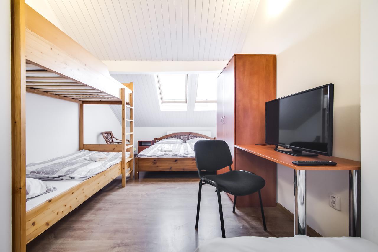 Aparthotel Zarra Praag Buitenkant foto